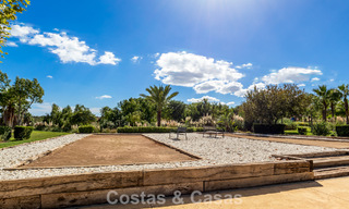 Appartement 2 chambres, prêt à emménager, à vendre dans un complexe exclusif près d'un grand lagon bleu sur la Costa del Sol 783975 