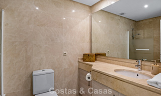 Appartement 2 chambres, prêt à emménager, à vendre dans un complexe exclusif près d'un grand lagon bleu sur la Costa del Sol 783985 