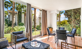 Appartement 2 chambres, prêt à emménager, à vendre dans un complexe exclusif près d'un grand lagon bleu sur la Costa del Sol 783987 