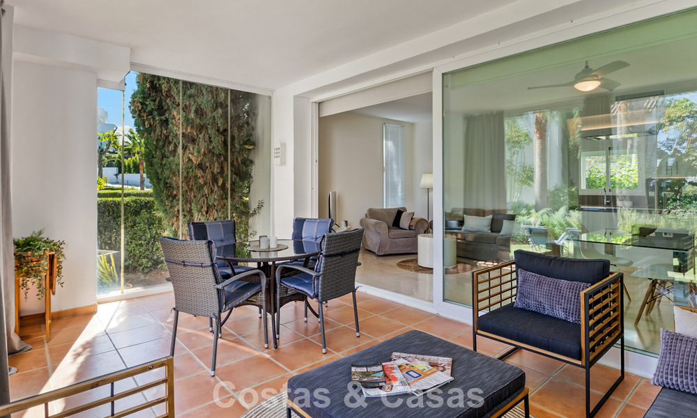 Appartement 2 chambres, prêt à emménager, à vendre dans un complexe exclusif près d'un grand lagon bleu sur la Costa del Sol 783995