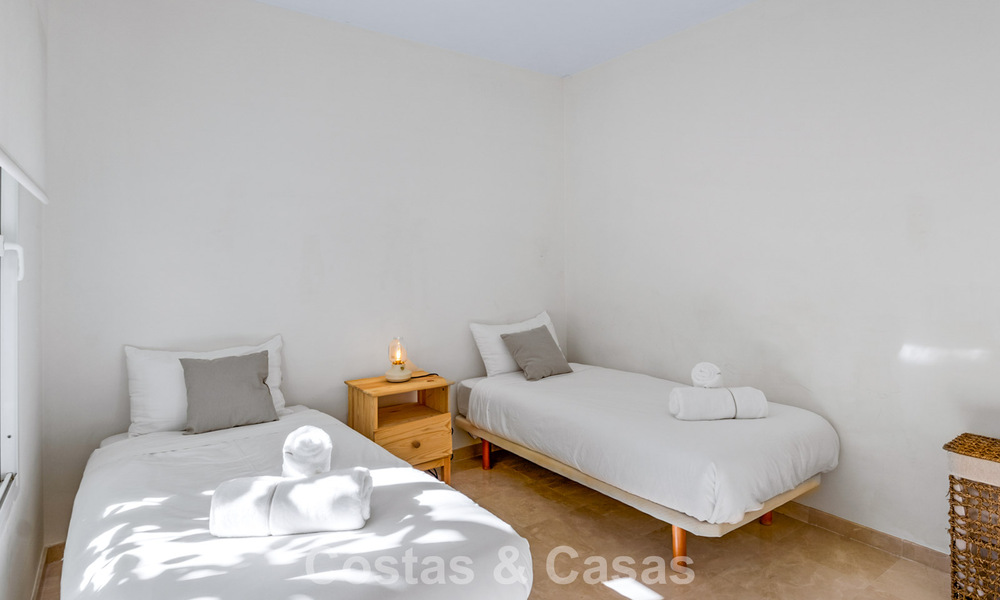 Appartement 2 chambres, prêt à emménager, à vendre dans un complexe exclusif près d'un grand lagon bleu sur la Costa del Sol 783997