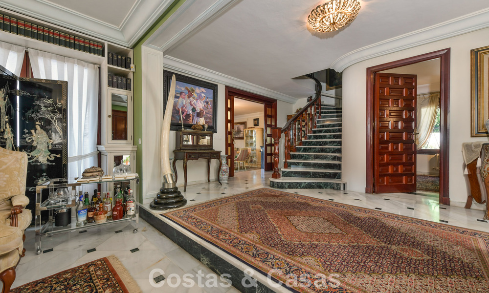 Villa de style méditerranéen classique à vendre à quelques pas du centre-ville de Marbella 784011