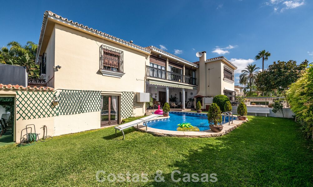 Villa de style méditerranéen classique à vendre à quelques pas du centre-ville de Marbella 784046