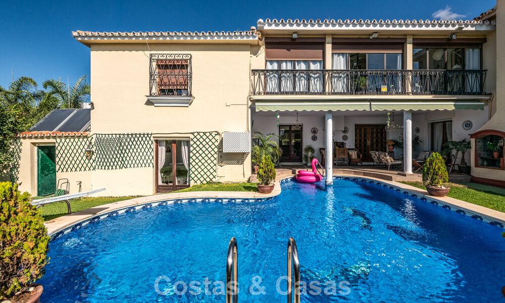 Villa de style méditerranéen classique à vendre à quelques pas du centre-ville de Marbella 784047