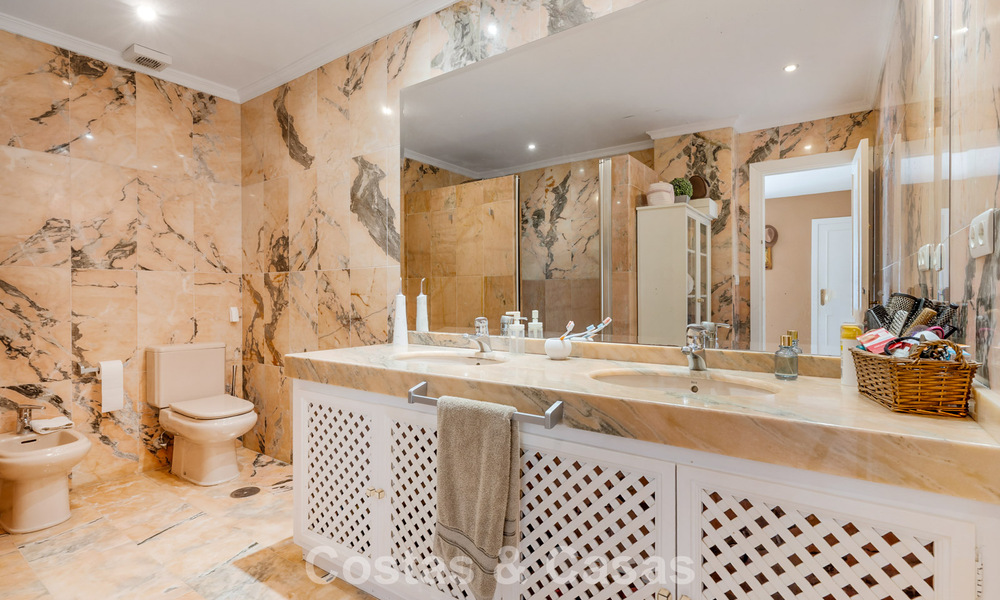 Spacieux appartement au rez-de-chaussée dans une résidence sécurisée, à quelques pas de la plage et de Puerto Banús, Marbella 783894