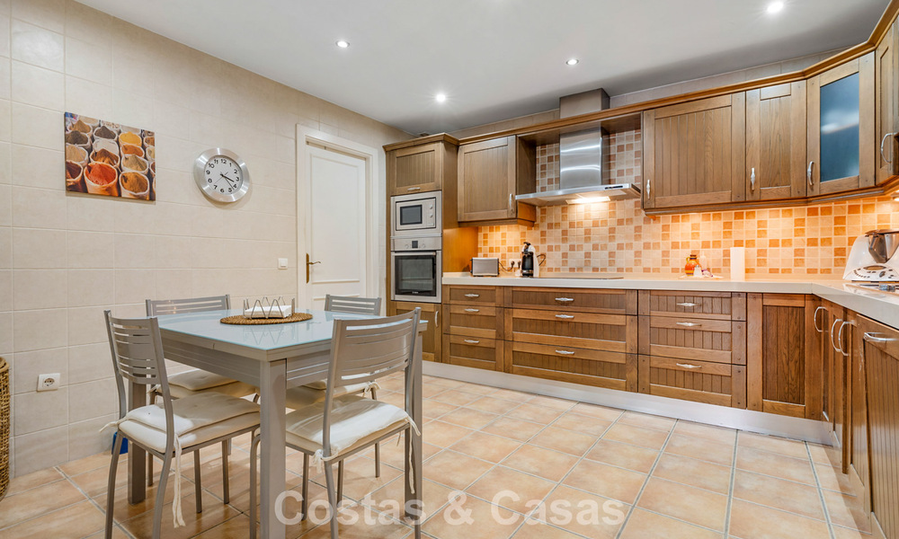 Spacieux appartement au rez-de-chaussée dans une résidence sécurisée, à quelques pas de la plage et de Puerto Banús, Marbella 783912