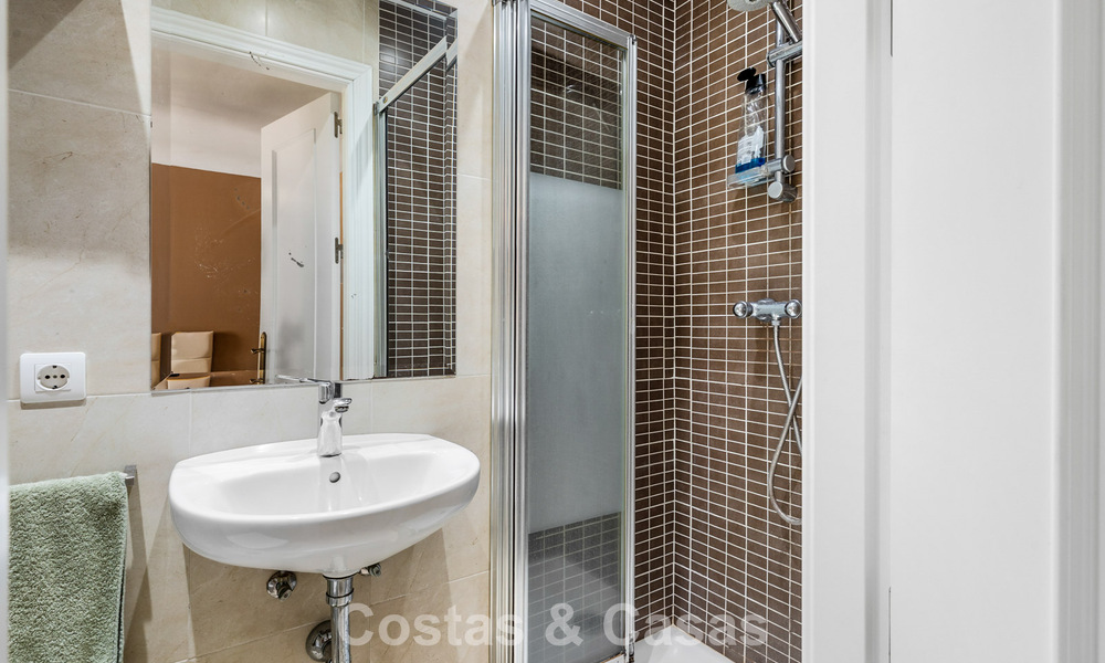 Spacieux appartement au rez-de-chaussée dans une résidence sécurisée, à quelques pas de la plage et de Puerto Banús, Marbella 783915