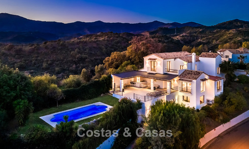 Luxueuse villa de style espagnol avec vue sur les montagnes et la mer à vendre sur le New Golden Mile, entre Marbella et Estepona 784052