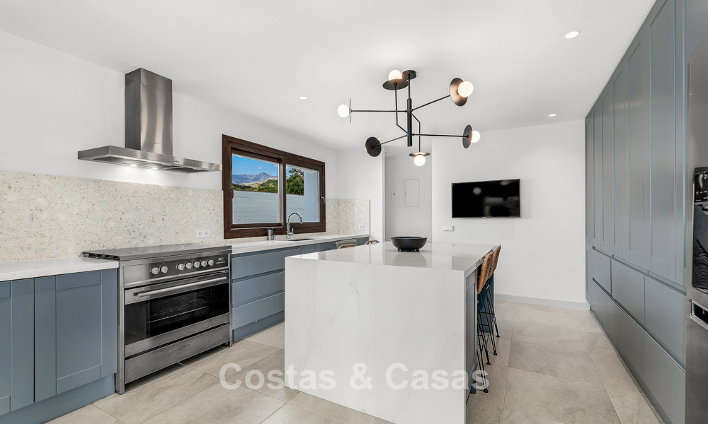 Luxueuse villa de style espagnol avec vue sur les montagnes et la mer à vendre sur le New Golden Mile, entre Marbella et Estepona 784064