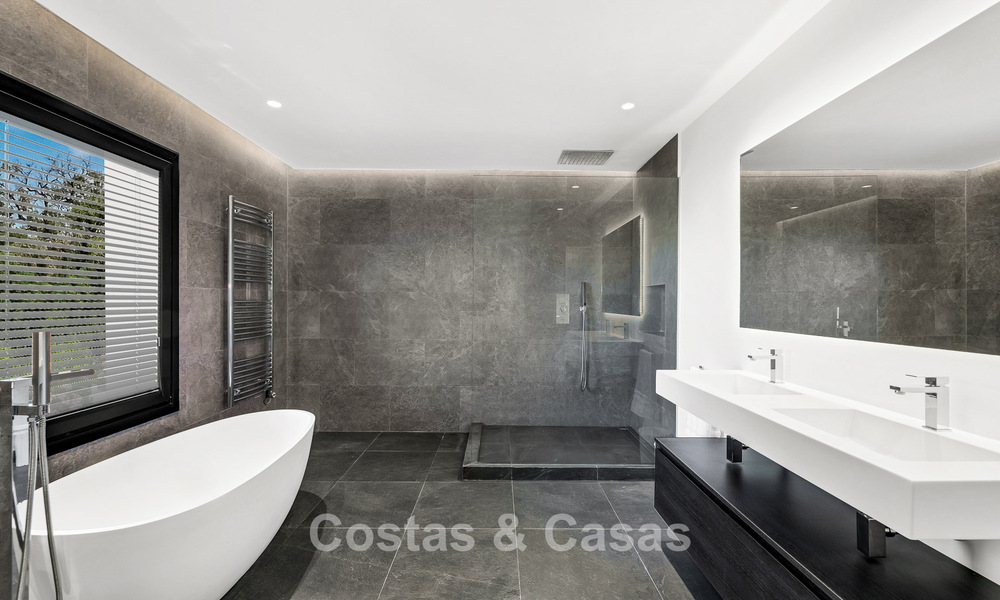 Luxueuse villa de style espagnol avec vue sur les montagnes et la mer à vendre sur le New Golden Mile, entre Marbella et Estepona 784070