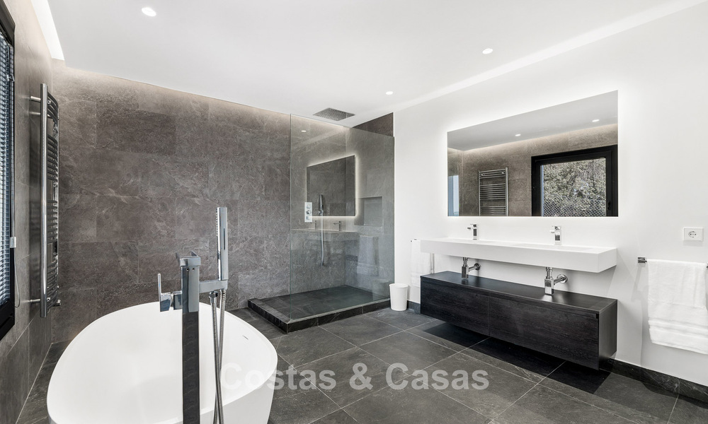 Luxueuse villa de style espagnol avec vue sur les montagnes et la mer à vendre sur le New Golden Mile, entre Marbella et Estepona 784071