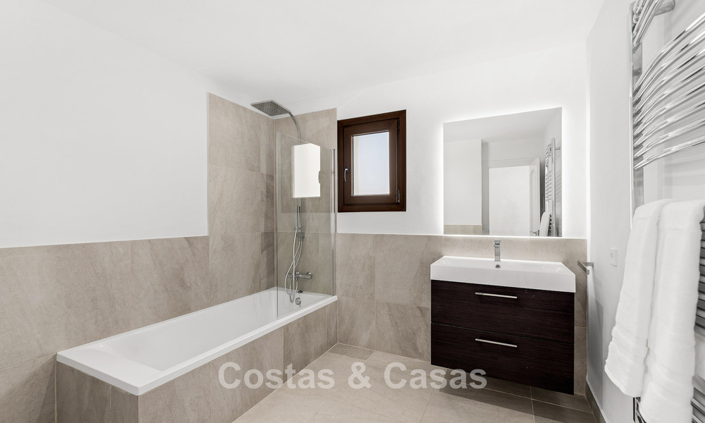 Luxueuse villa de style espagnol avec vue sur les montagnes et la mer à vendre sur le New Golden Mile, entre Marbella et Estepona 784073
