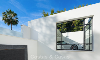 Luxueuse villa méditerranéenne moderne à vendre, en première ligne du golf d'Aloha, dans la vallée de Nueva Andalucia, Marbella 784077 