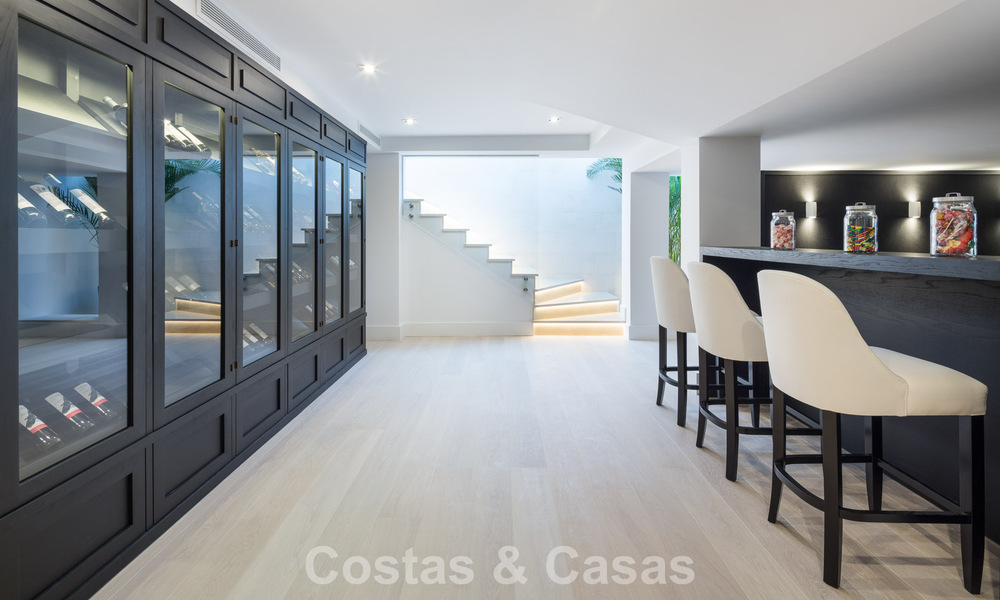 Luxueuse villa méditerranéenne moderne à vendre, en première ligne du golf d'Aloha, dans la vallée de Nueva Andalucia, Marbella 784079