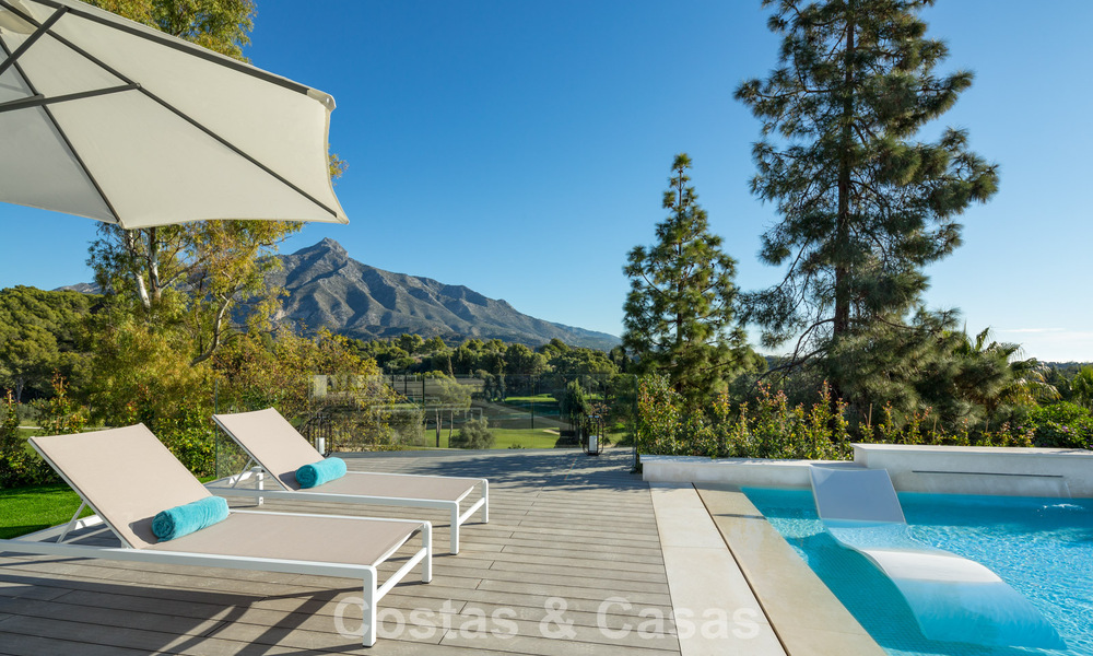 Luxueuse villa méditerranéenne moderne à vendre, en première ligne du golf d'Aloha, dans la vallée de Nueva Andalucia, Marbella 784090