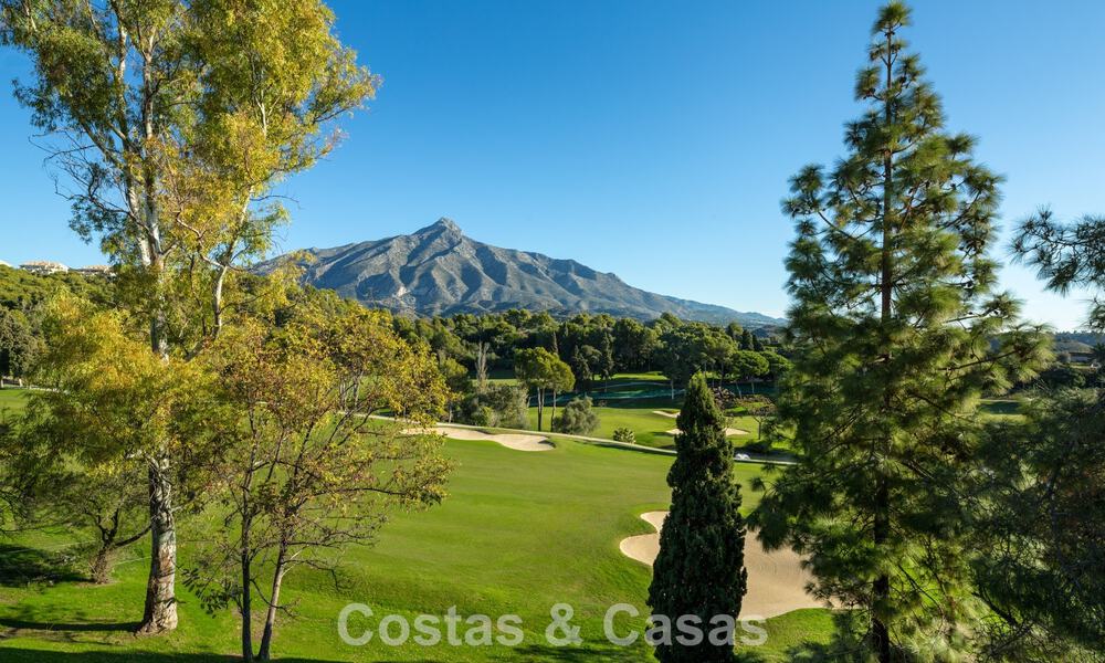 Luxueuse villa méditerranéenne moderne à vendre, en première ligne du golf d'Aloha, dans la vallée de Nueva Andalucia, Marbella 784091