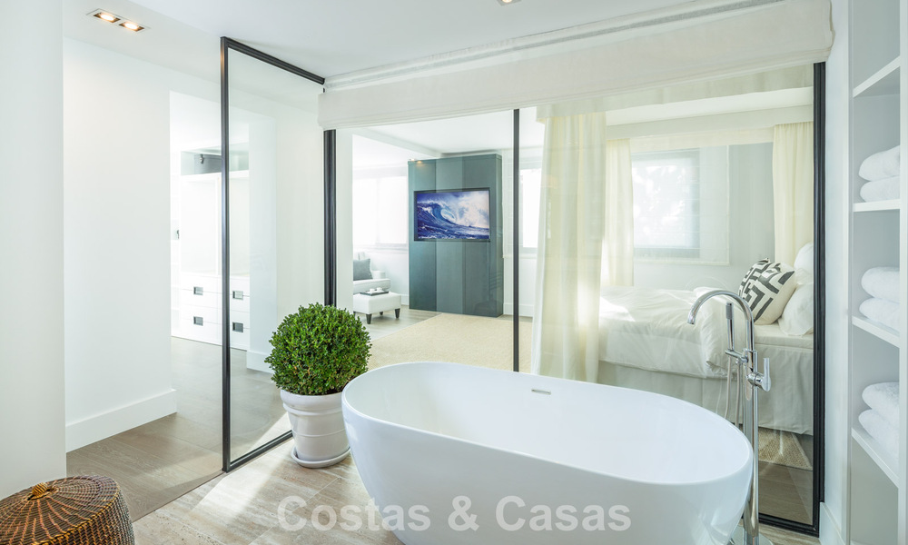 Luxueuse villa méditerranéenne moderne à vendre, en première ligne du golf d'Aloha, dans la vallée de Nueva Andalucia, Marbella 784093