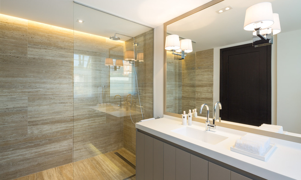 Luxueuse villa méditerranéenne moderne à vendre, en première ligne du golf d'Aloha, dans la vallée de Nueva Andalucia, Marbella 784099