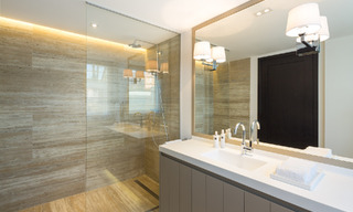 Luxueuse villa méditerranéenne moderne à vendre, en première ligne du golf d'Aloha, dans la vallée de Nueva Andalucia, Marbella 784099 