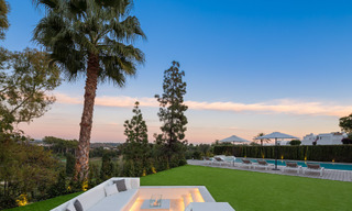 Luxueuse villa méditerranéenne moderne à vendre, en première ligne du golf d'Aloha, dans la vallée de Nueva Andalucia, Marbella 784102 