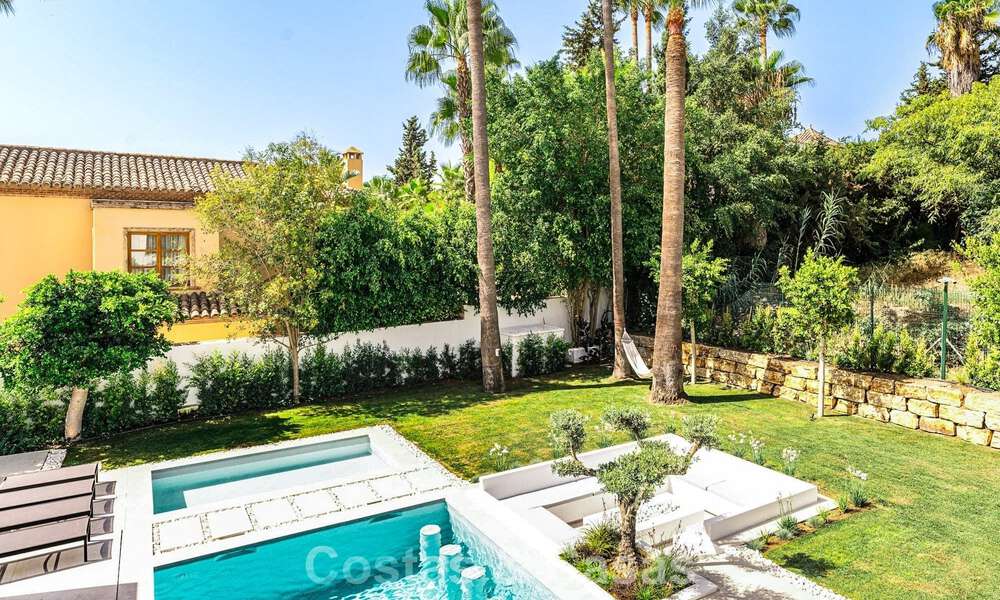 Villa de luxe modernisée, prête à emménager, à vendre au cœur de Nueva Andalucia, Marbella 784107