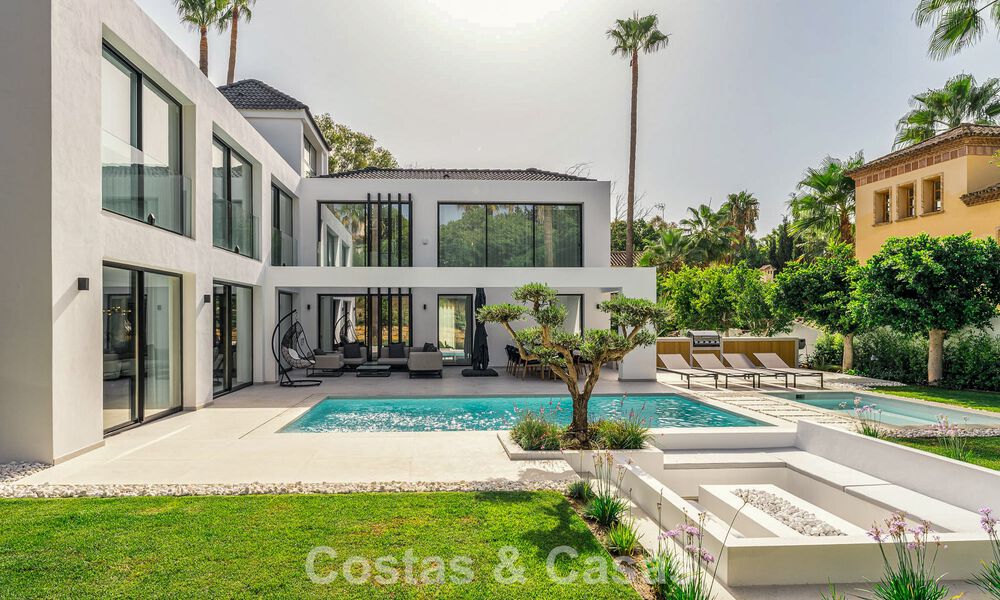 Villa de luxe modernisée, prête à emménager, à vendre au cœur de Nueva Andalucia, Marbella 784110
