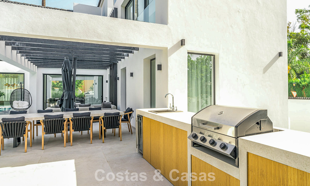 Villa de luxe modernisée, prête à emménager, à vendre au cœur de Nueva Andalucia, Marbella 784116