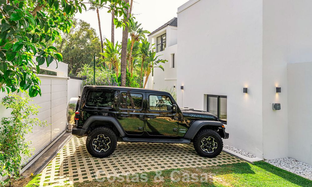 Villa de luxe modernisée, prête à emménager, à vendre au cœur de Nueva Andalucia, Marbella 784117
