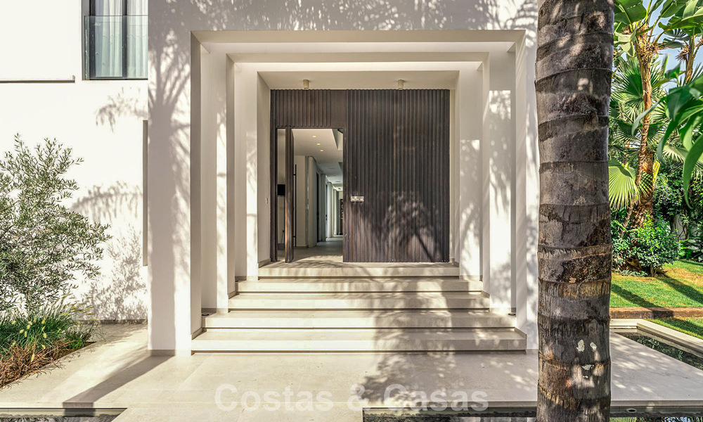 Villa de luxe modernisée, prête à emménager, à vendre au cœur de Nueva Andalucia, Marbella 784119