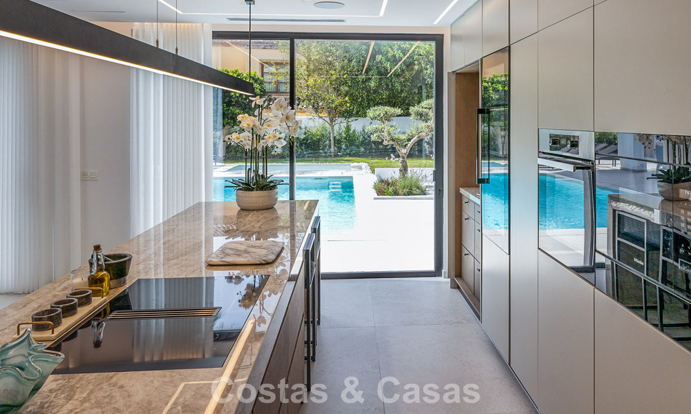 Villa de luxe modernisée, prête à emménager, à vendre au cœur de Nueva Andalucia, Marbella 784122
