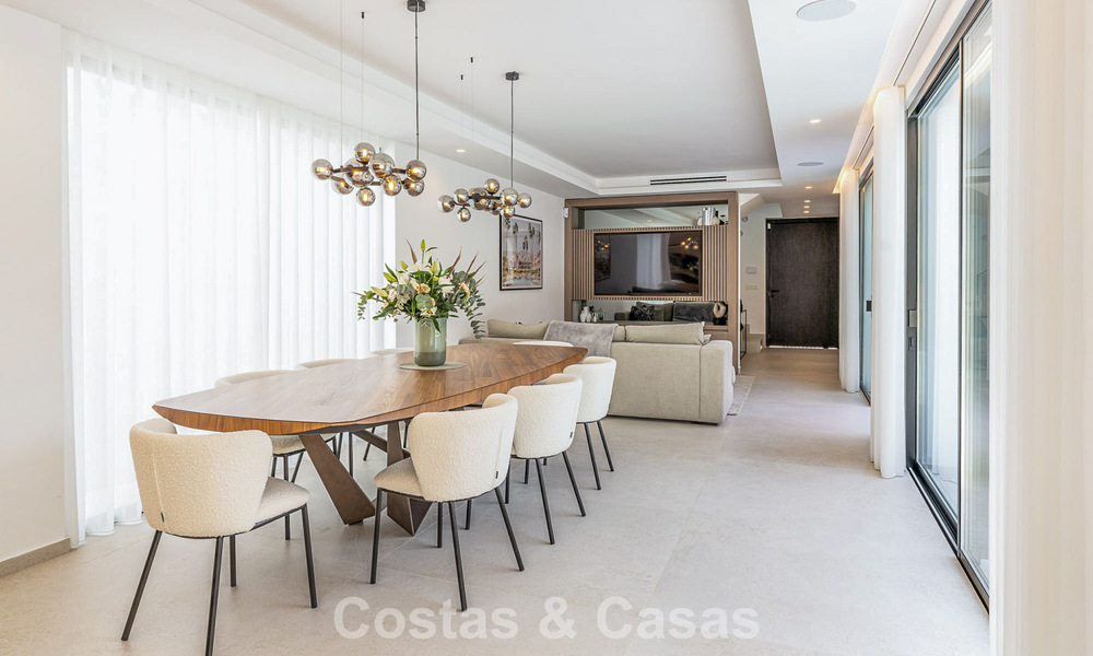 Villa de luxe modernisée, prête à emménager, à vendre au cœur de Nueva Andalucia, Marbella 784123