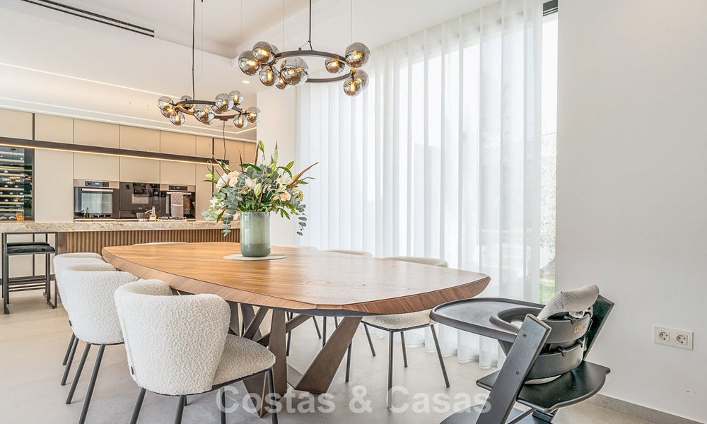 Villa de luxe modernisée, prête à emménager, à vendre au cœur de Nueva Andalucia, Marbella 784126