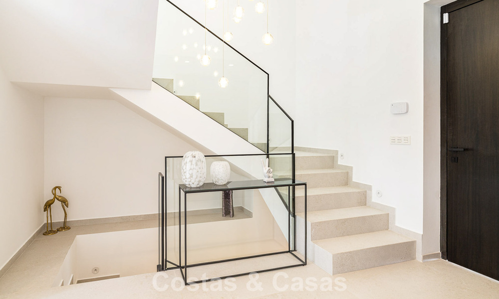 Villa de luxe modernisée, prête à emménager, à vendre au cœur de Nueva Andalucia, Marbella 784131