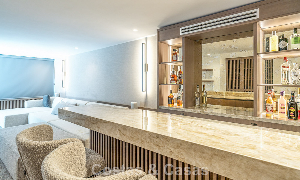 Villa de luxe modernisée, prête à emménager, à vendre au cœur de Nueva Andalucia, Marbella 784134