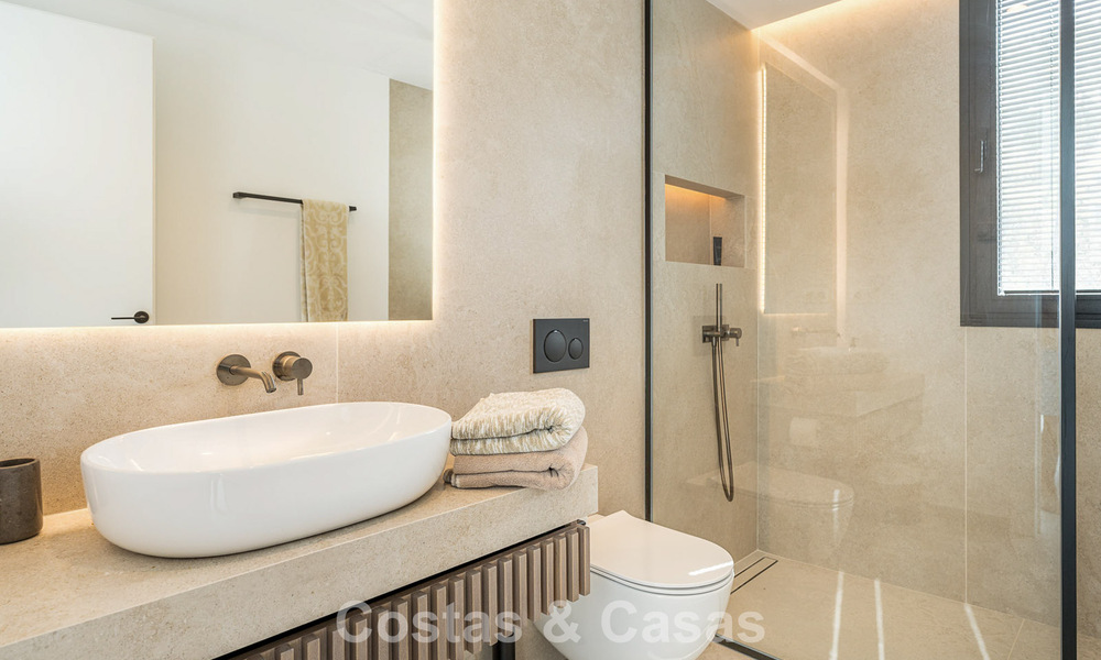 Villa de luxe modernisée, prête à emménager, à vendre au cœur de Nueva Andalucia, Marbella 784140