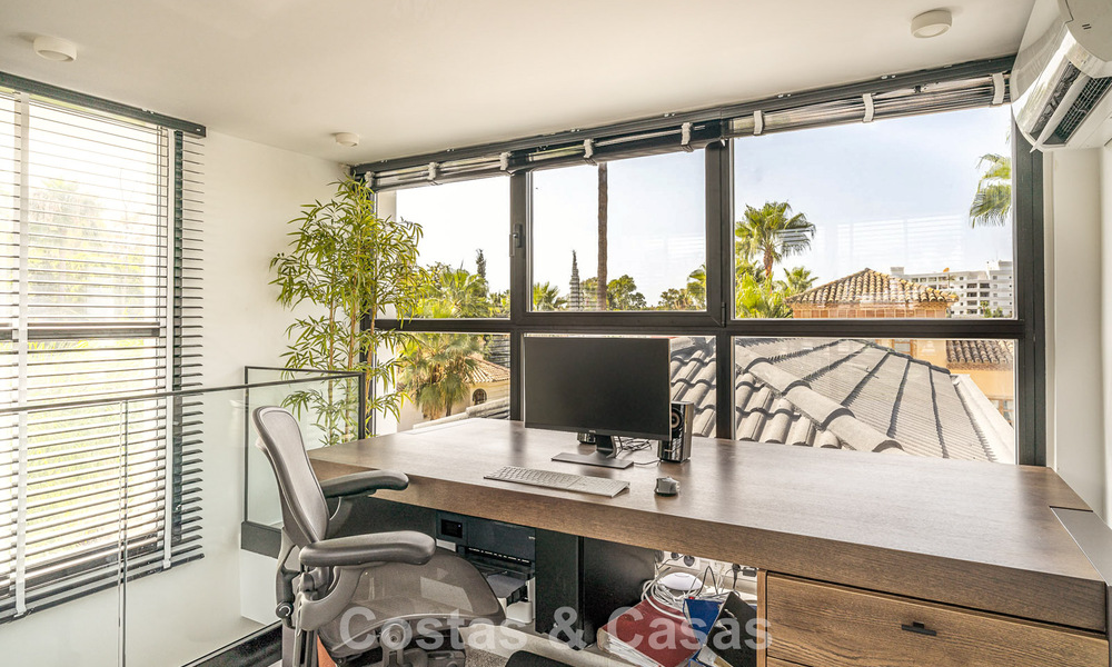 Villa de luxe modernisée, prête à emménager, à vendre au cœur de Nueva Andalucia, Marbella 784141