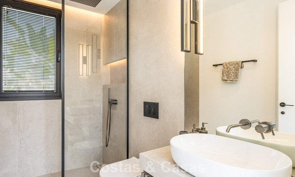 Villa de luxe modernisée, prête à emménager, à vendre au cœur de Nueva Andalucia, Marbella 784142