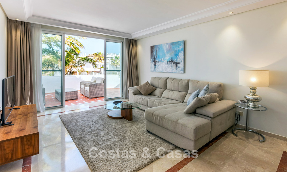 Penthouse en duplex à vendre avec vue sur la mer dans un complexe en bord de mer, à quelques pas de Puerto Banús, Marbella 784152