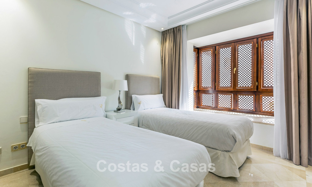 Penthouse en duplex à vendre avec vue sur la mer dans un complexe en bord de mer, à quelques pas de Puerto Banús, Marbella 784158