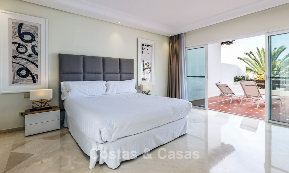 Penthouse en duplex à vendre avec vue sur la mer dans un complexe en bord de mer, à quelques pas de Puerto Banús, Marbella 784159