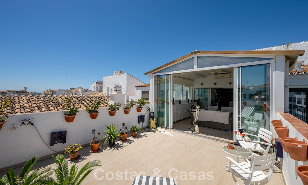 Penthouse exclusif avec vue panoramique à vendre au cœur de Puerto Banús, Marbella 784188