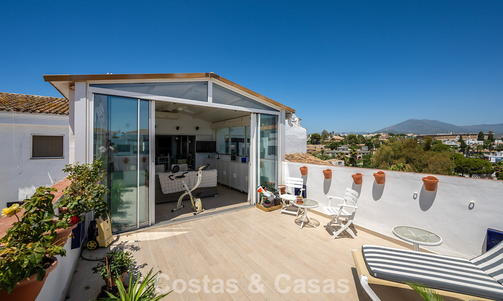 Penthouse exclusif avec vue panoramique à vendre au cœur de Puerto Banús, Marbella 784189