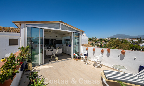 Penthouse exclusif avec vue panoramique à vendre au cœur de Puerto Banús, Marbella 784189