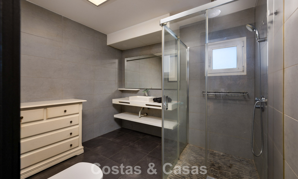 Penthouse exclusif avec vue panoramique à vendre au cœur de Puerto Banús, Marbella 784190