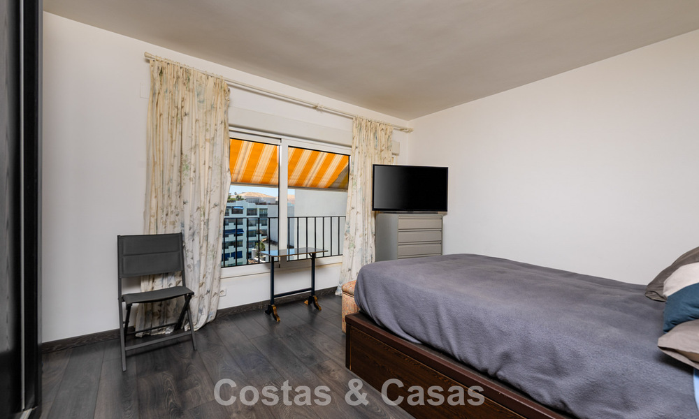 Penthouse exclusif avec vue panoramique à vendre au cœur de Puerto Banús, Marbella 784191