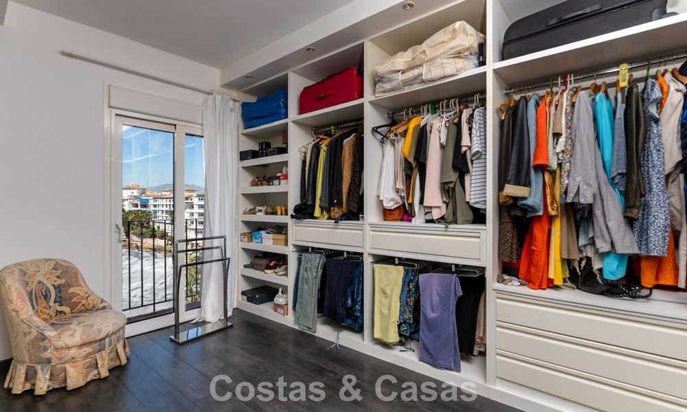 Penthouse exclusif avec vue panoramique à vendre au cœur de Puerto Banús, Marbella 784192