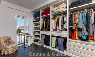 Penthouse exclusif avec vue panoramique à vendre au cœur de Puerto Banús, Marbella 784192 