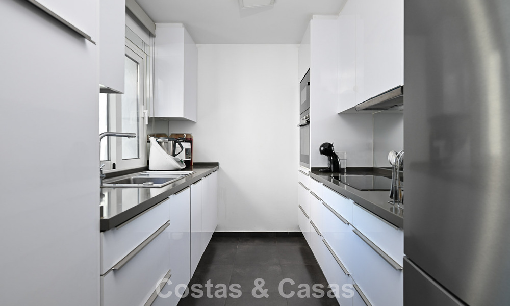 Penthouse exclusif avec vue panoramique à vendre au cœur de Puerto Banús, Marbella 784193