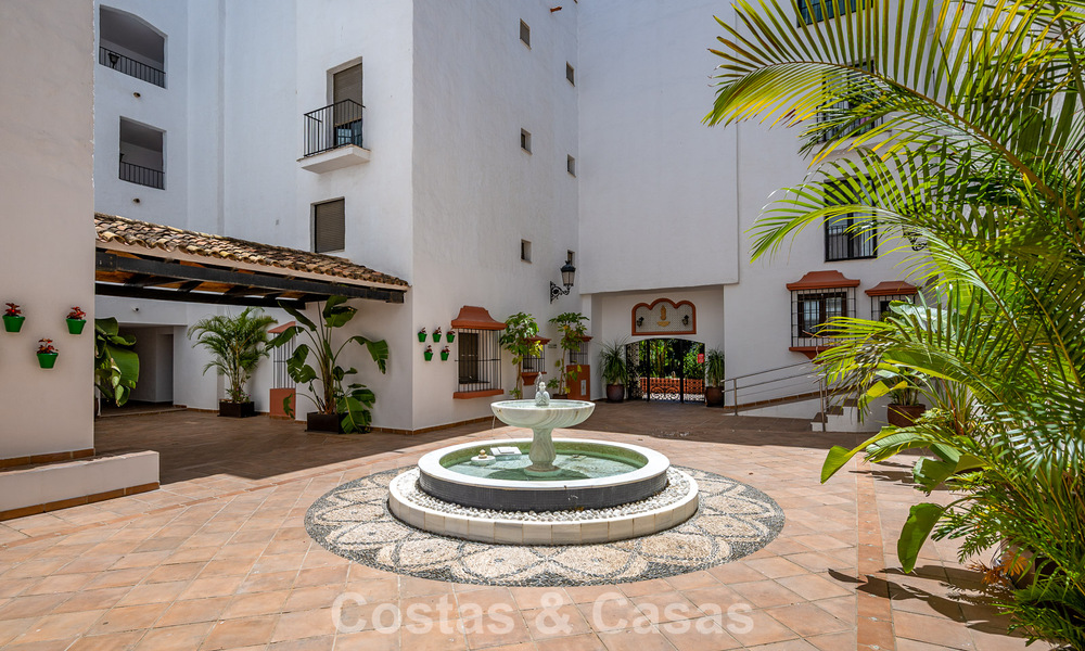 Penthouse exclusif avec vue panoramique à vendre au cœur de Puerto Banús, Marbella 784195