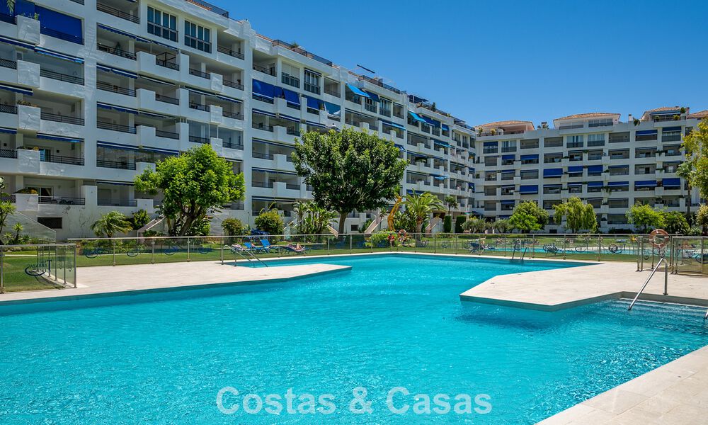 Penthouse exclusif avec vue panoramique à vendre au cœur de Puerto Banús, Marbella 784197